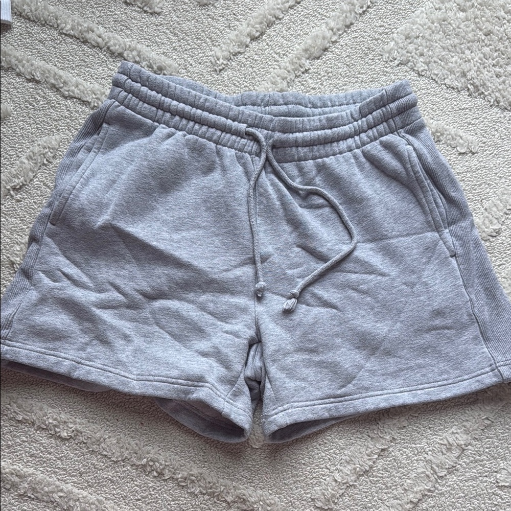 Aritzia (TNA)